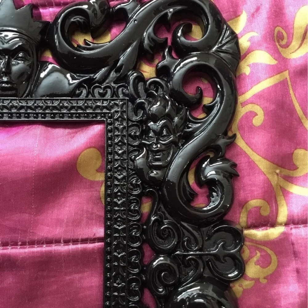 Disney villains frame Halloween decoration decor - Picture 3 of 16